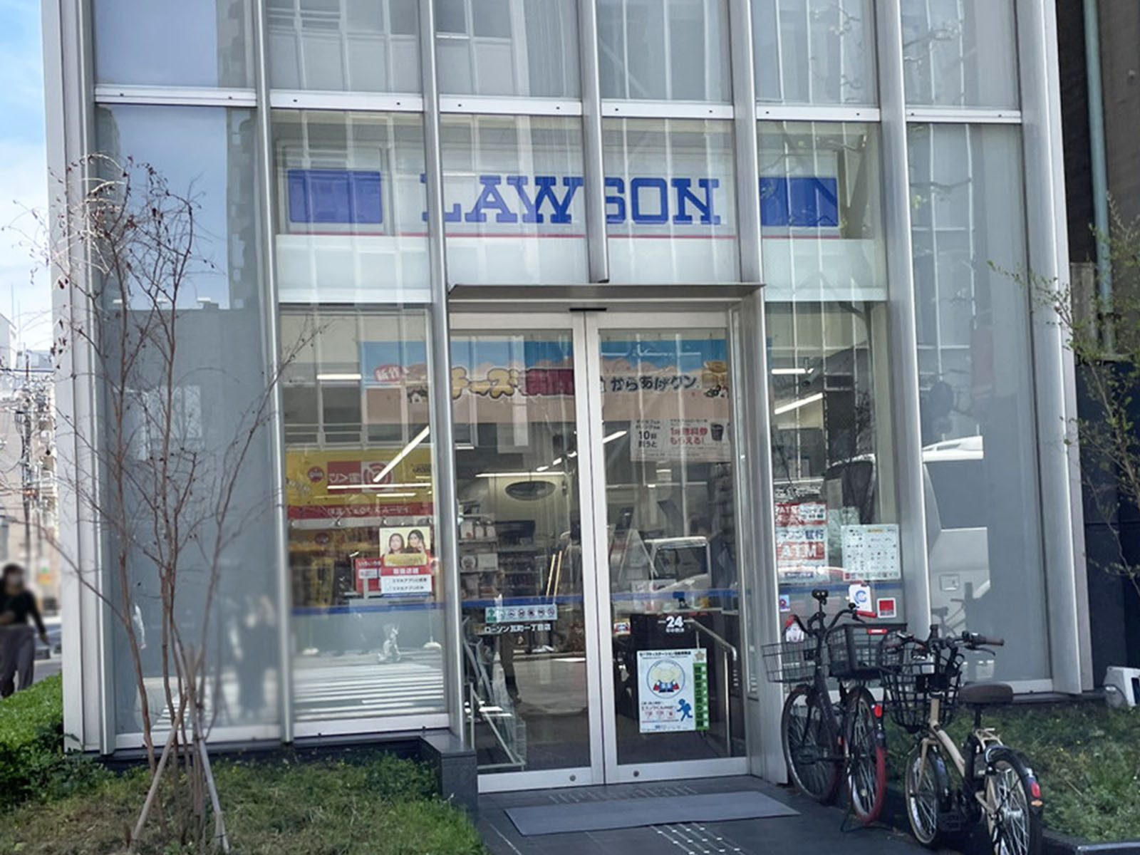 並びにあるローソン 瓦町一丁目店