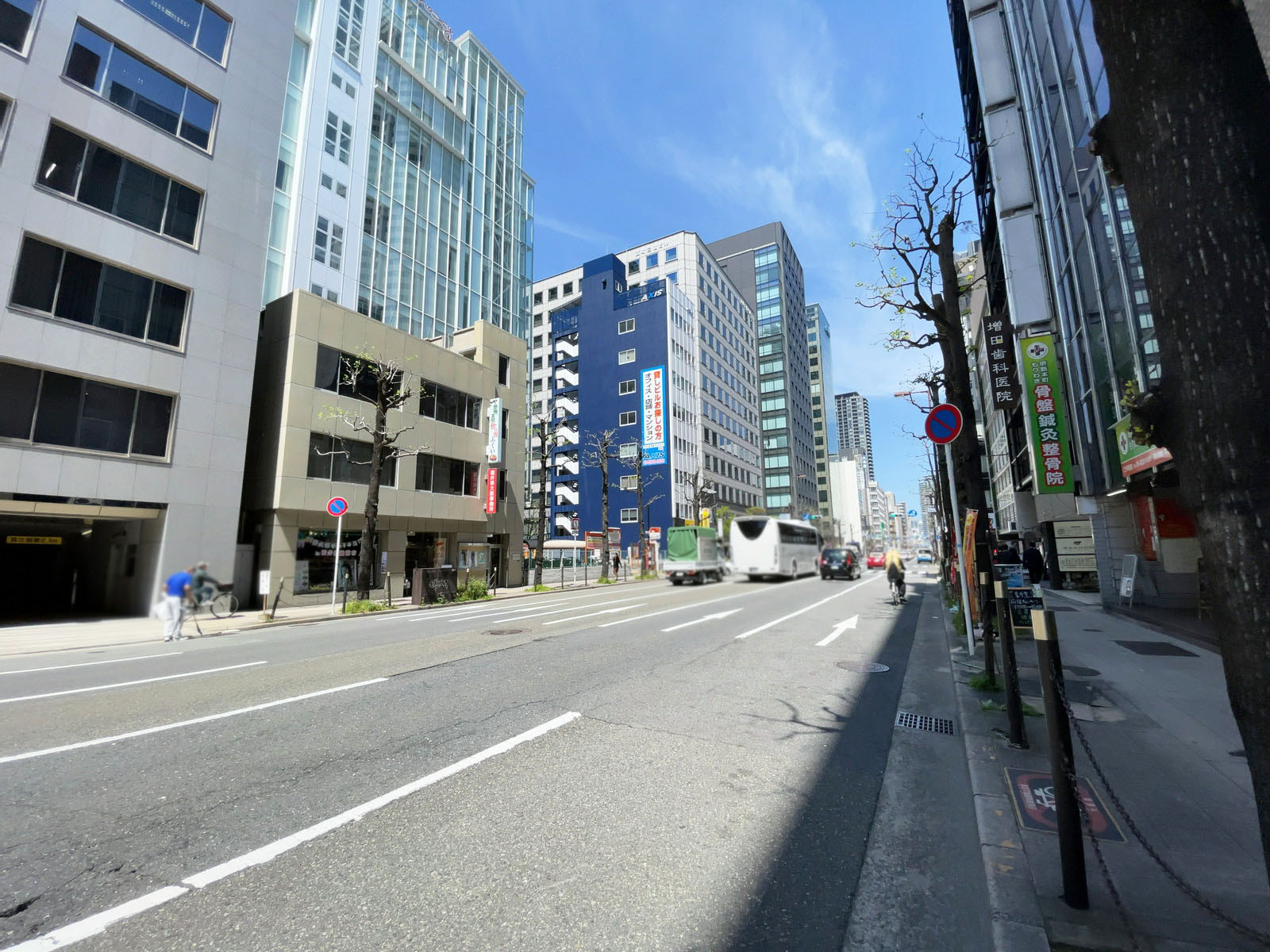 明治安田生命備後町ビル前面の通り