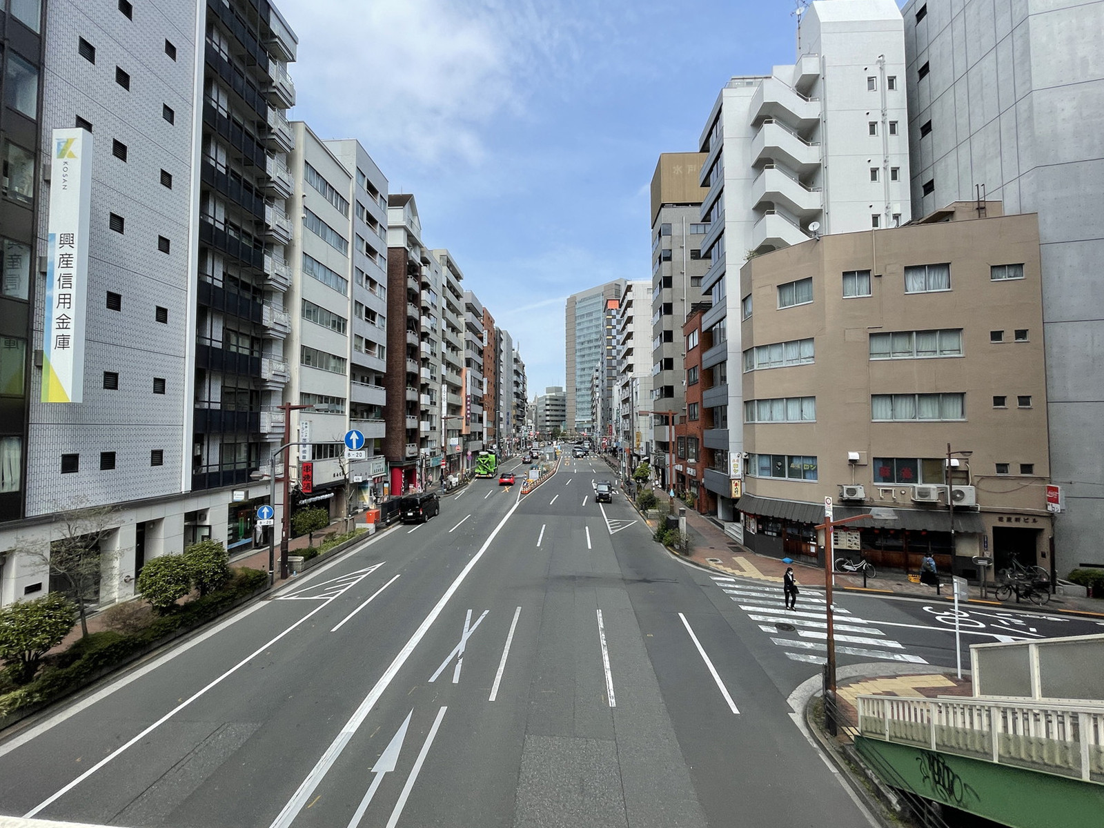 梶山ビル前面の通り