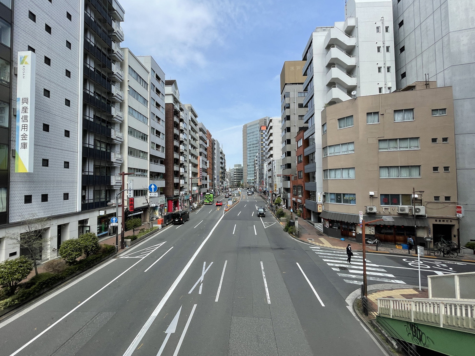 山京第2別館前面の通り