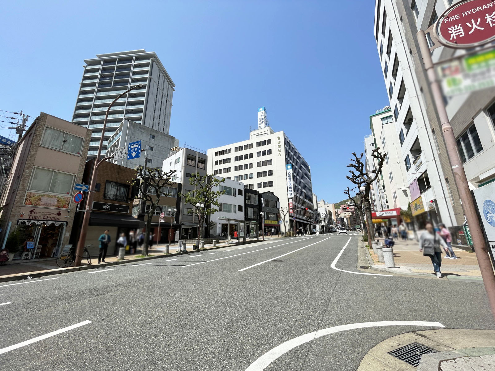 元町運昌ビル前面の通り