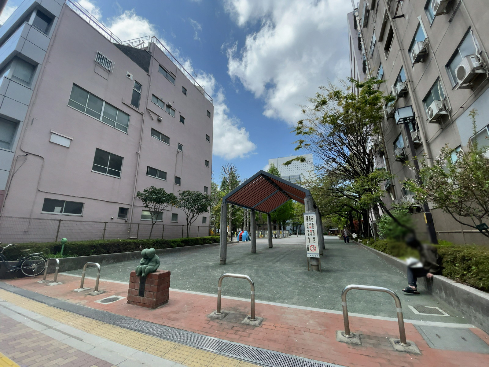 徒歩1分の台東区立西町公園