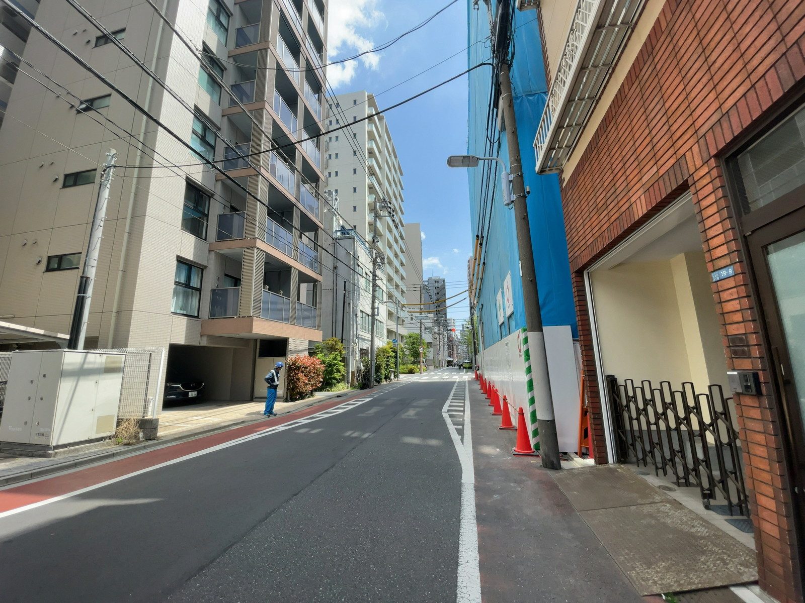 MIビル前面の通り