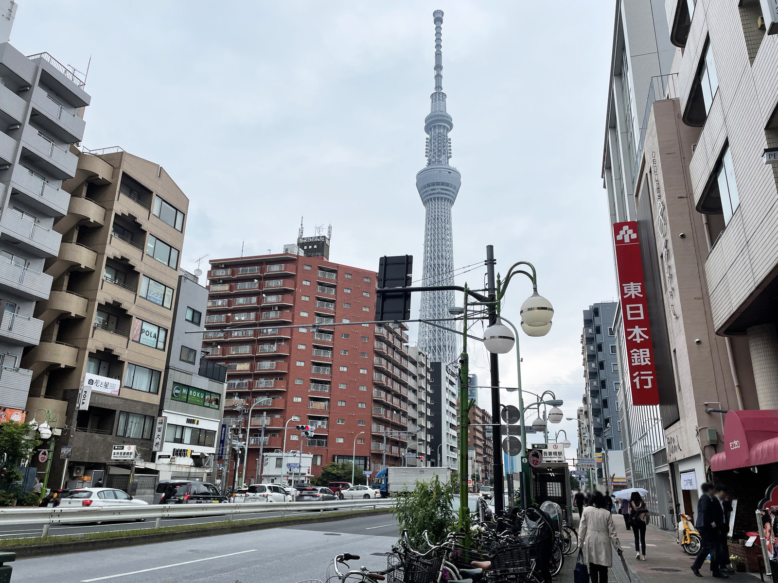 増澤ビル前面の浅草通り