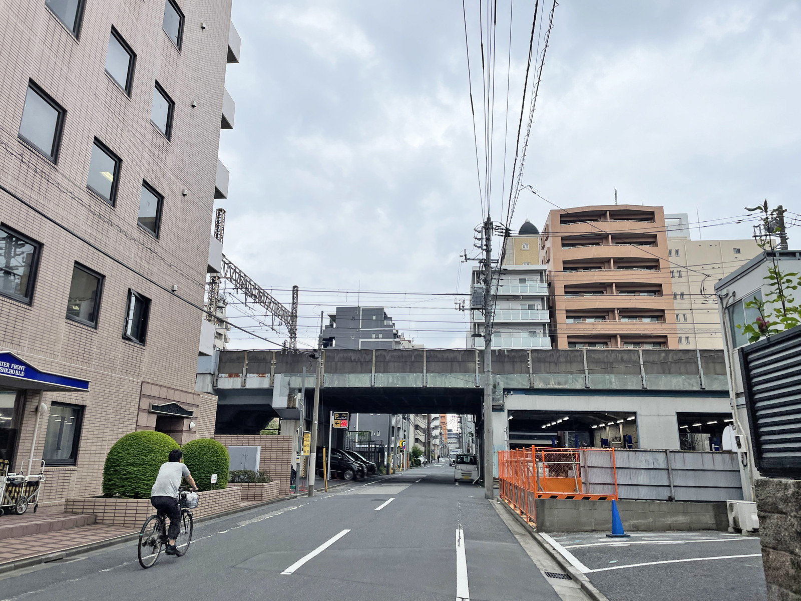 JU WATER FRONT 錦糸町B.L.D前面の通り