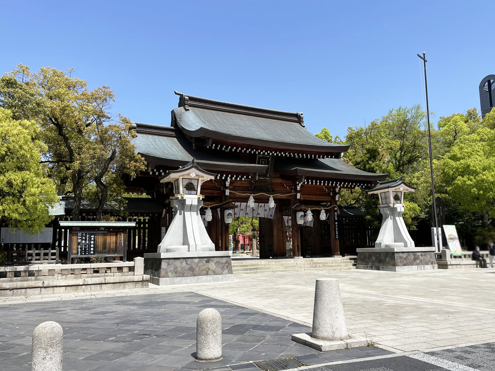 近くの楠本稲荷神社