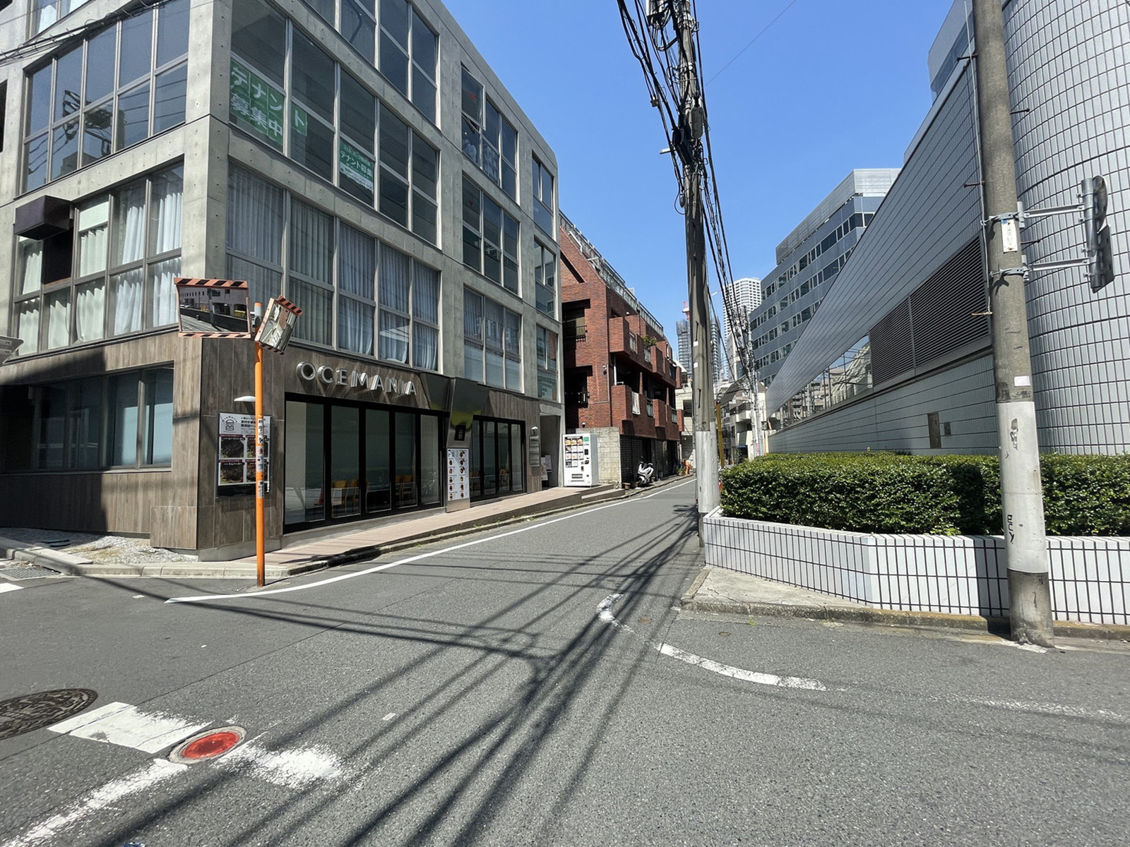 フィル・パーク西新宿前面の通り