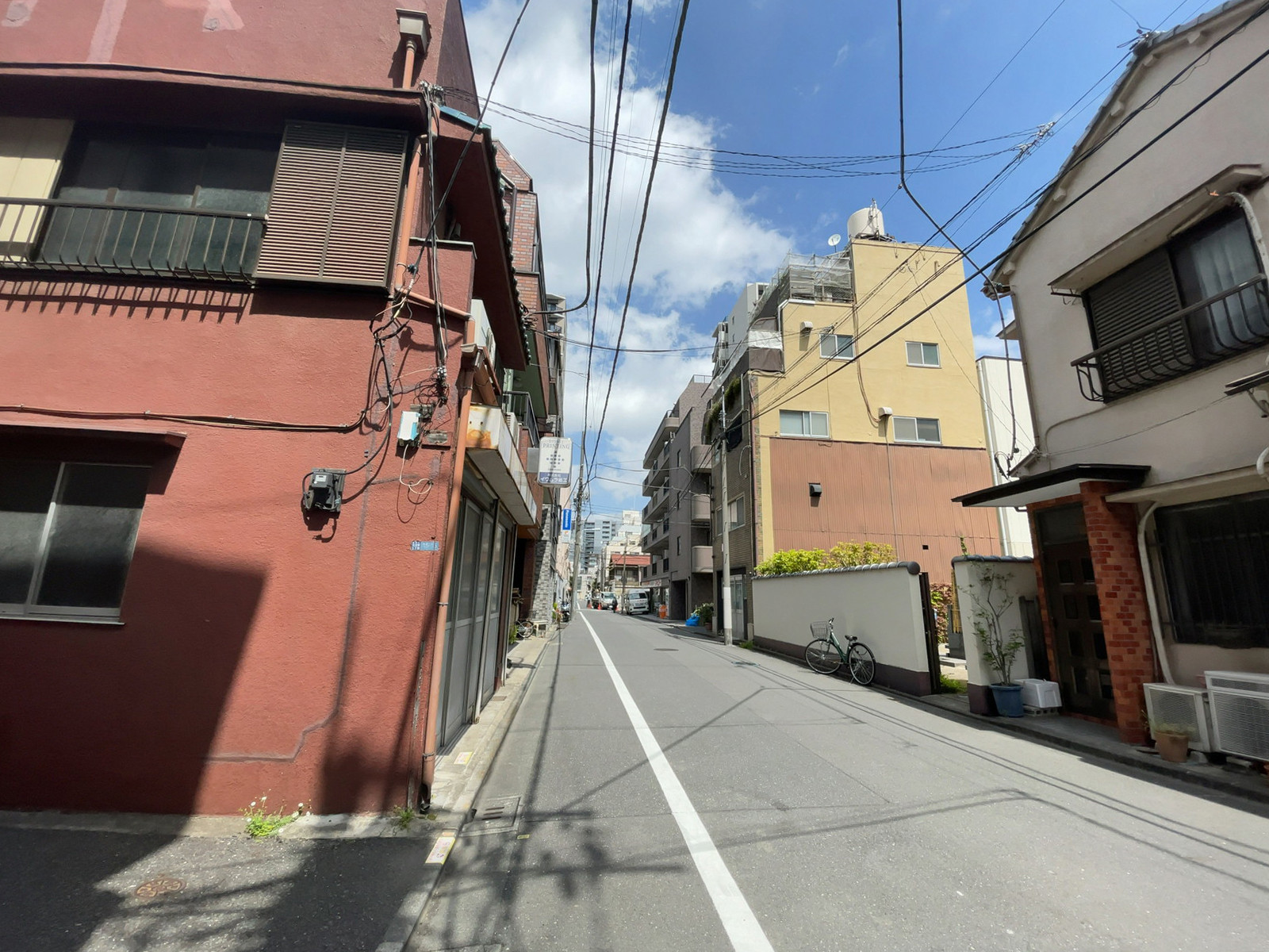 山田ビル前面の通り