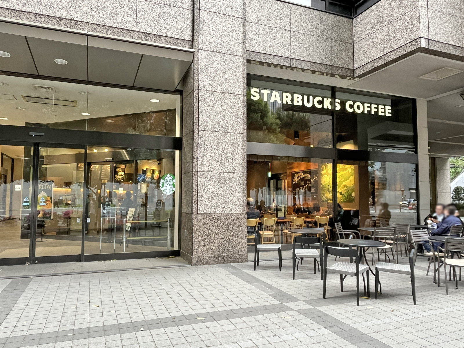 徒歩2分のスターバックス虎ノ門二丁目タワー店