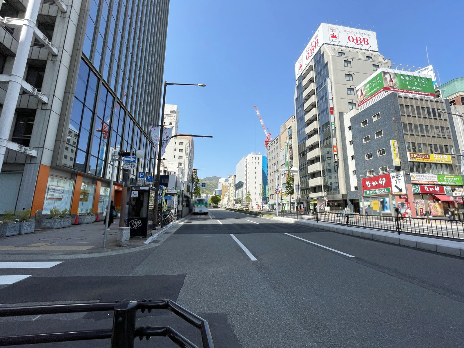 但銀神戸ビル前面の通り