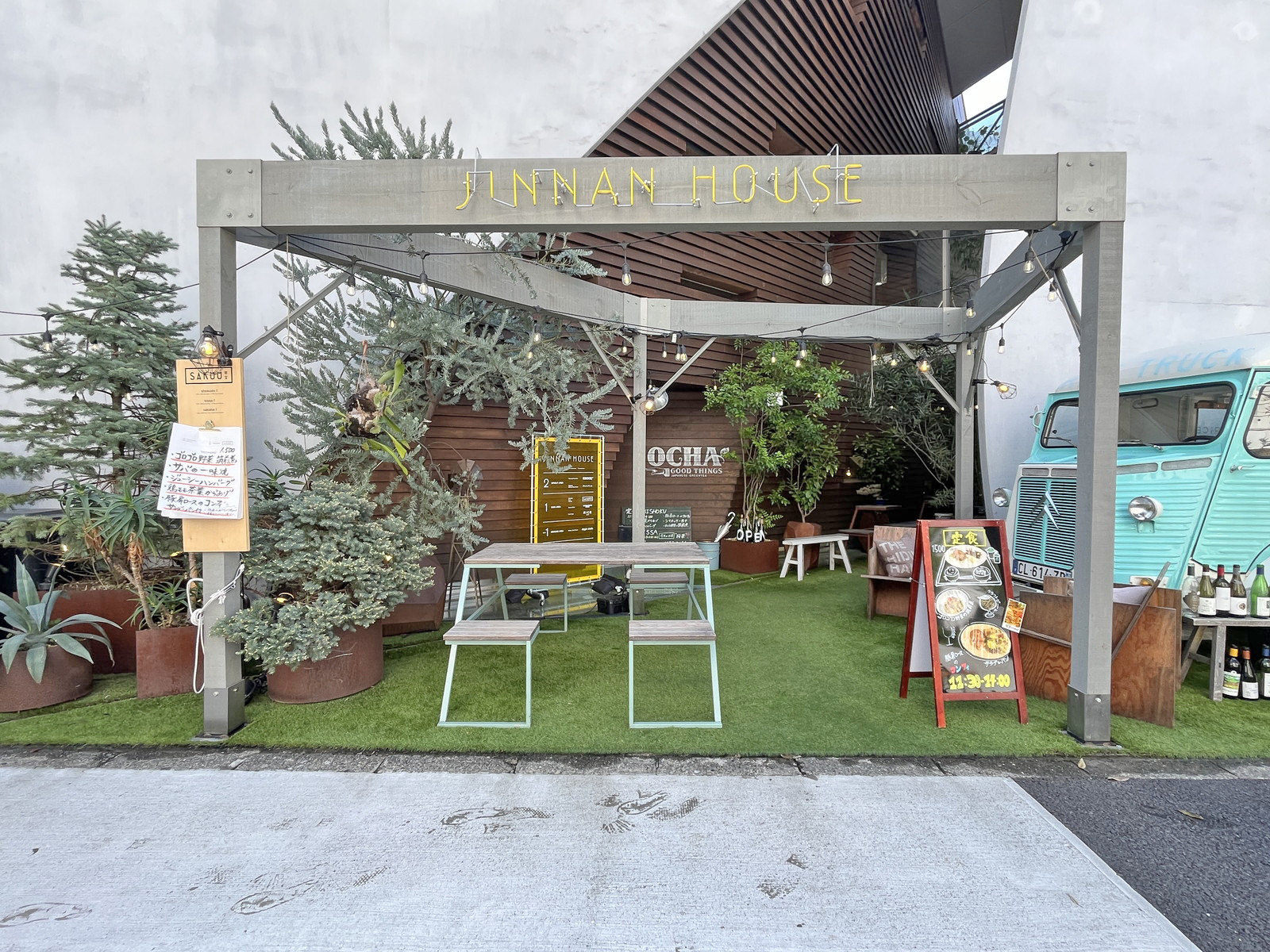 徒歩3分のレストラン JINNAN HOUSE
