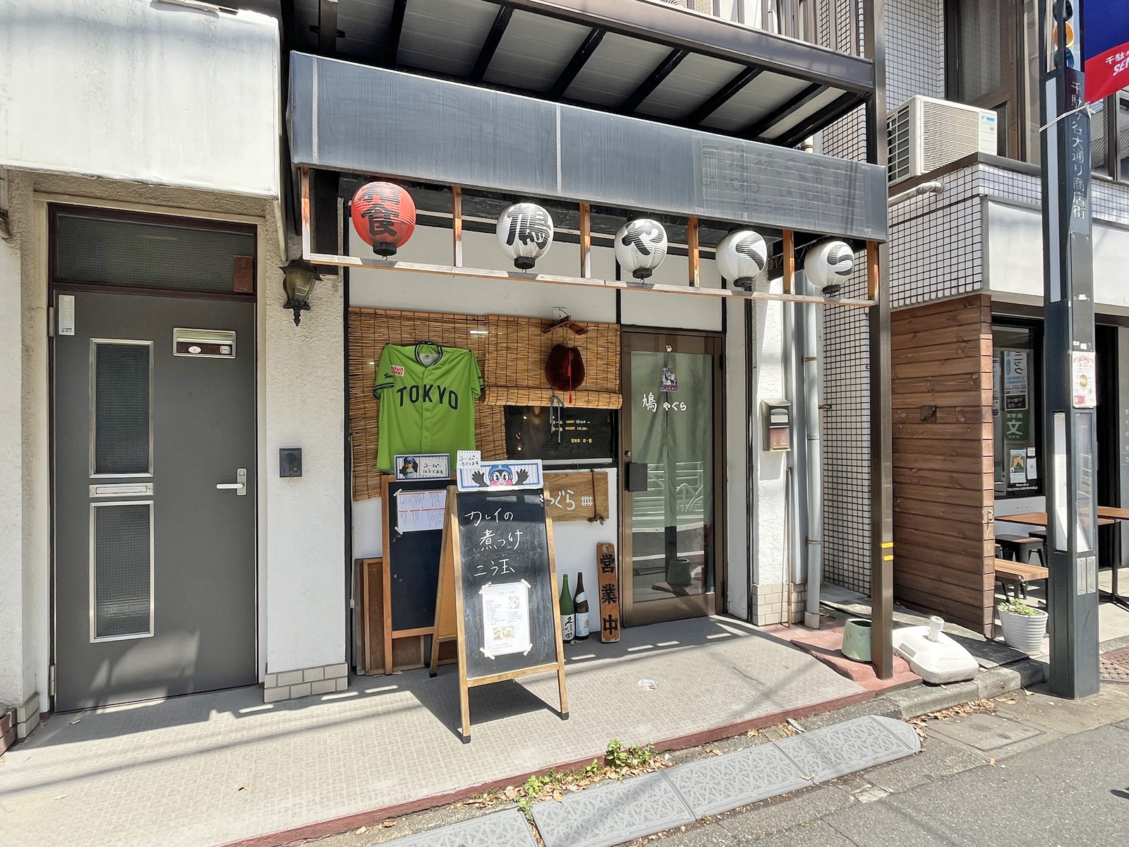 徒歩1分の食堂 鳩やぐら