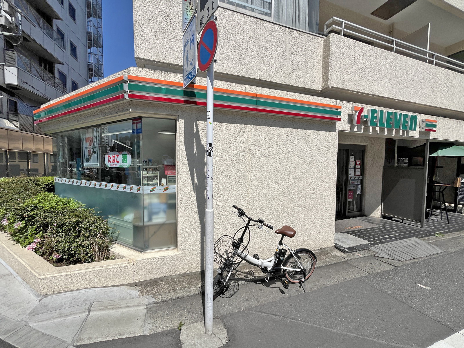 徒歩1分のセブンイレブン北参道駅前店