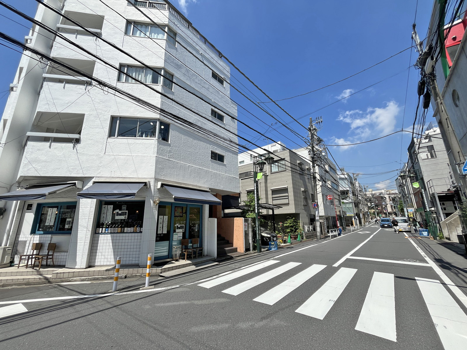 第12FMGビル前面通り