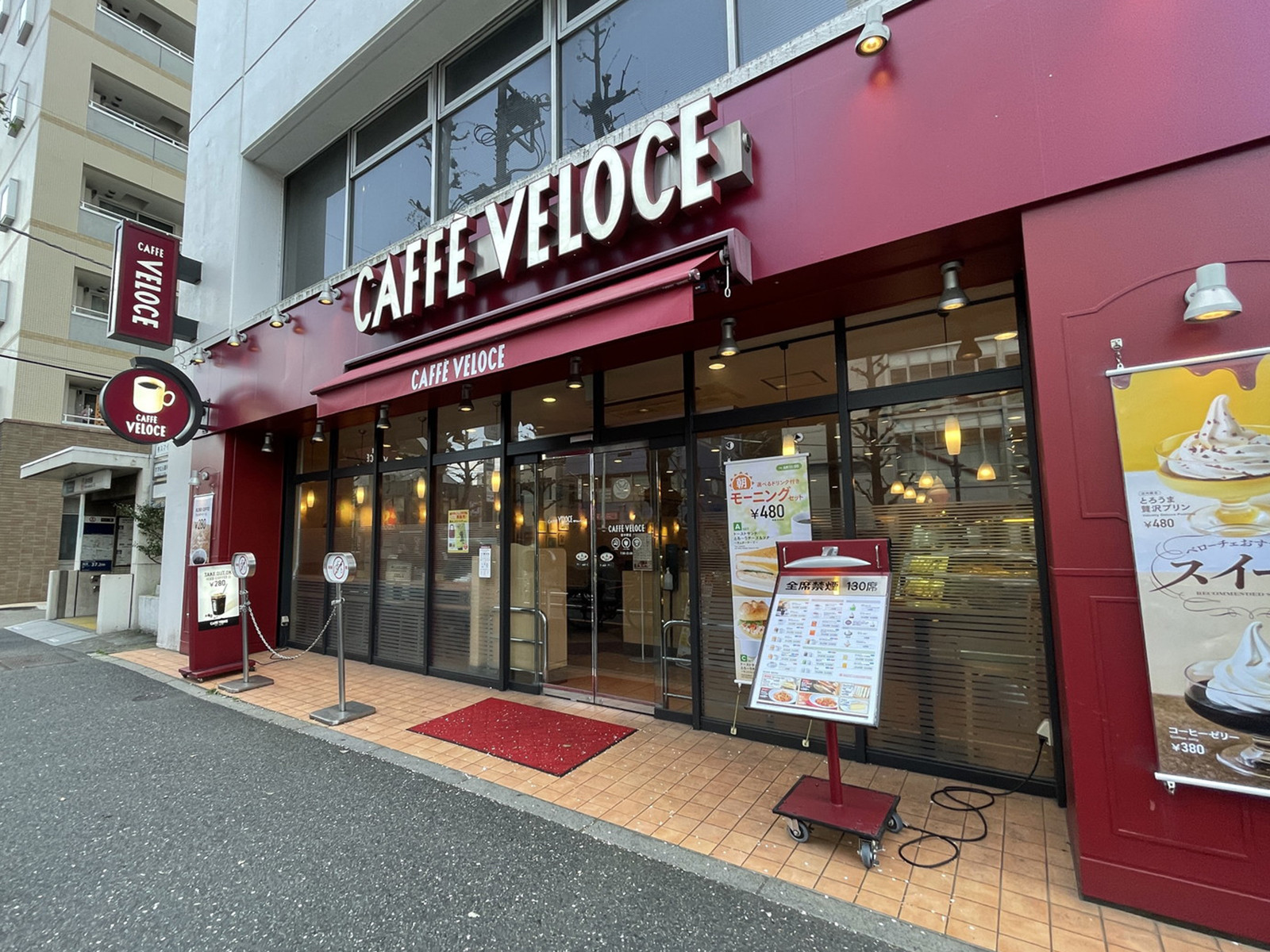 付近のカフェ・ベローチェ新中野店