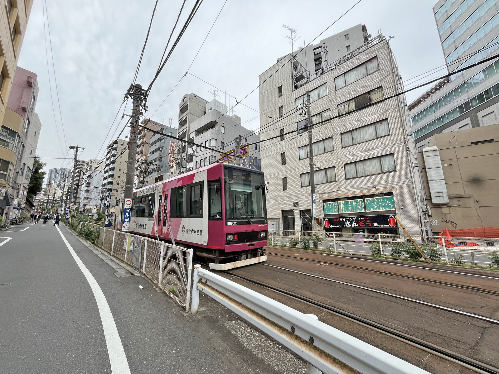 光伸遠藤ビル前面通り