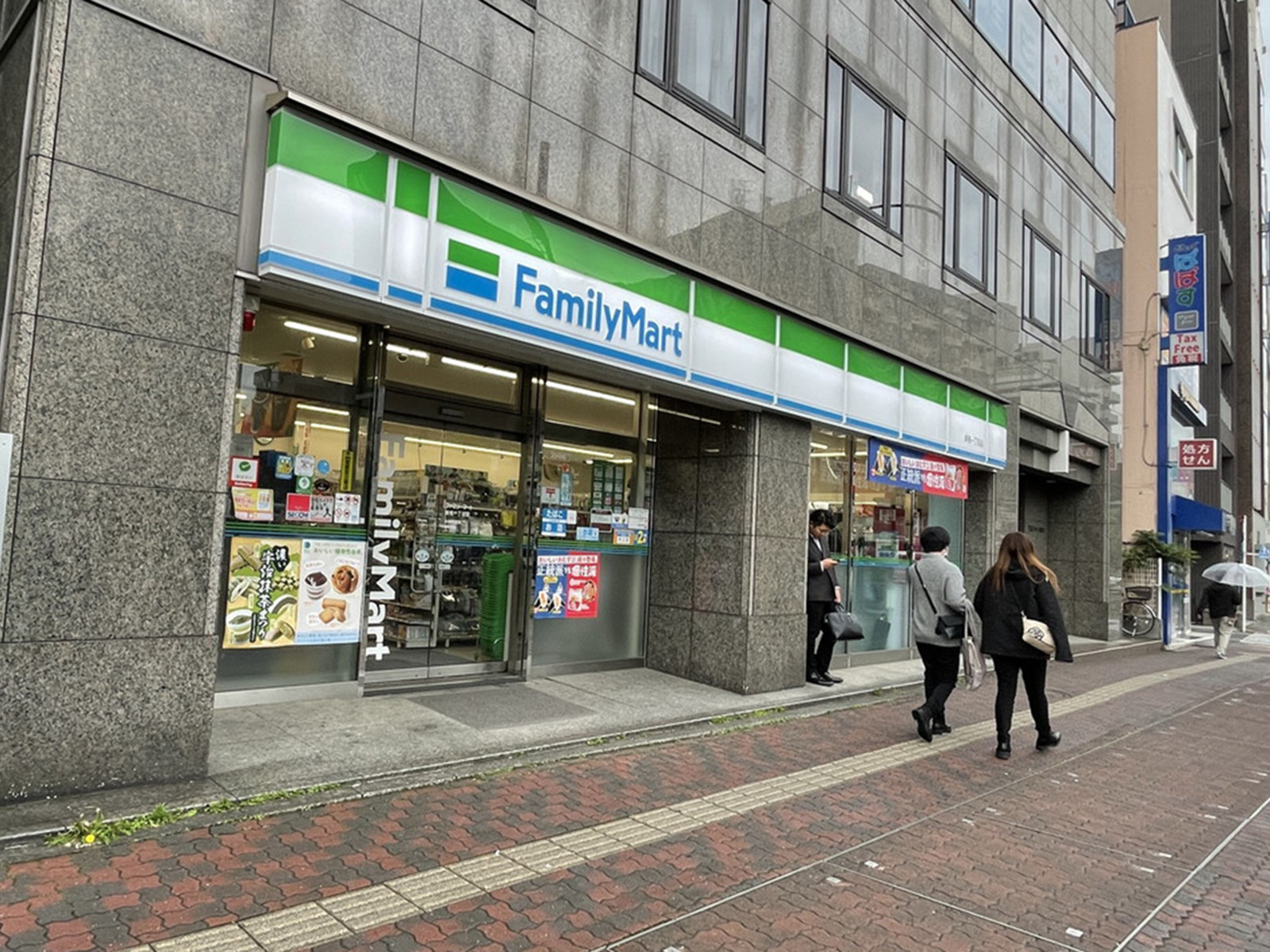 並びのファミリーマート巣鴨1丁目店