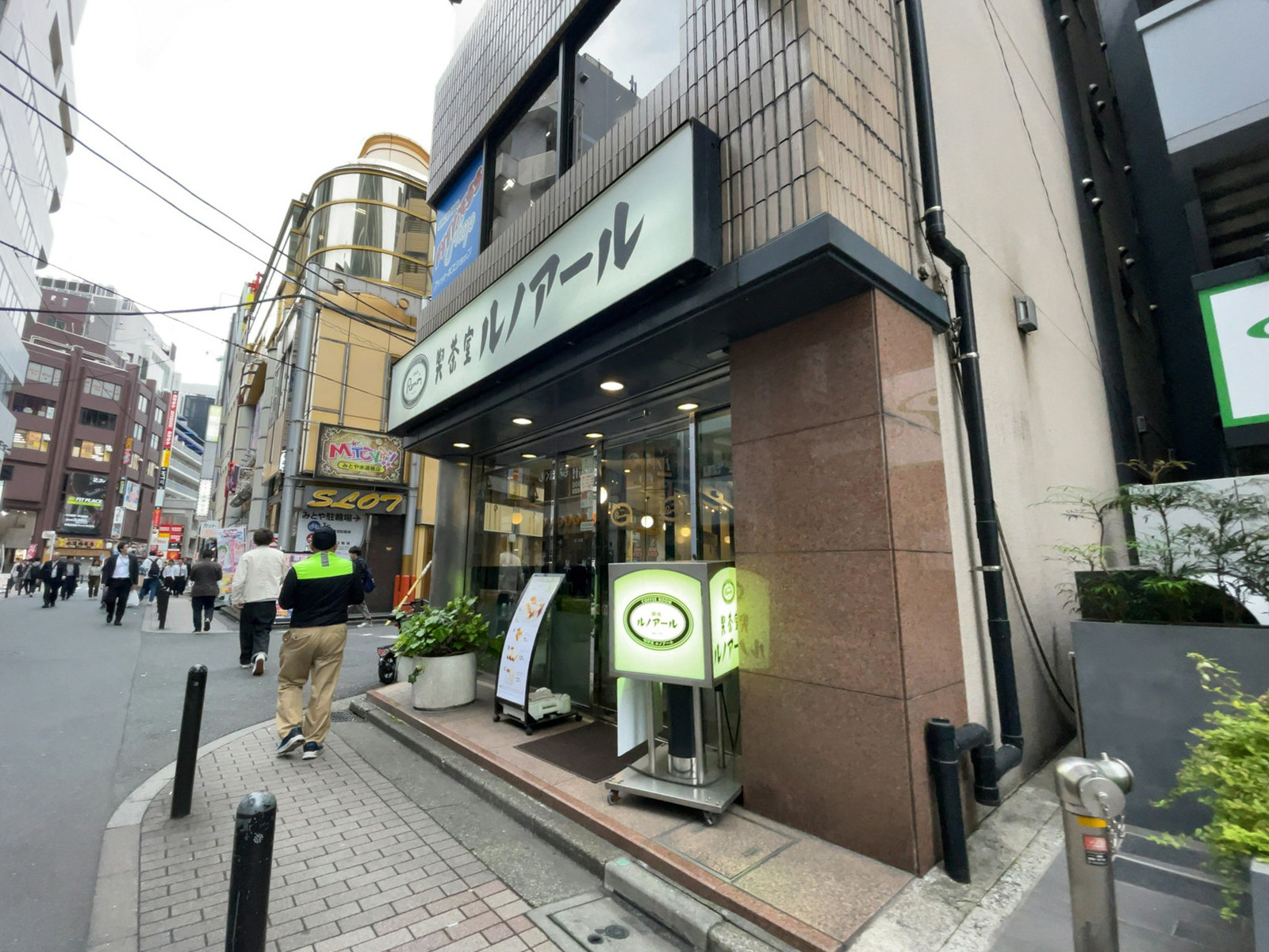 近くの喫茶室ルノアール 水道橋西口店