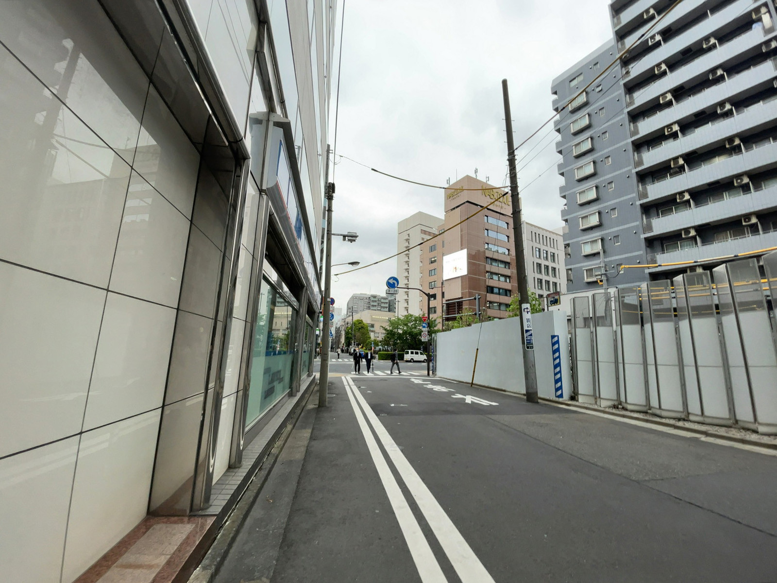 久月神田ビル前面の通り