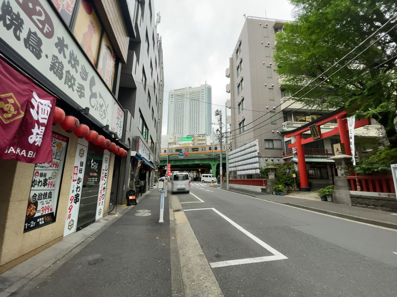 写真製版会館前面の通り
