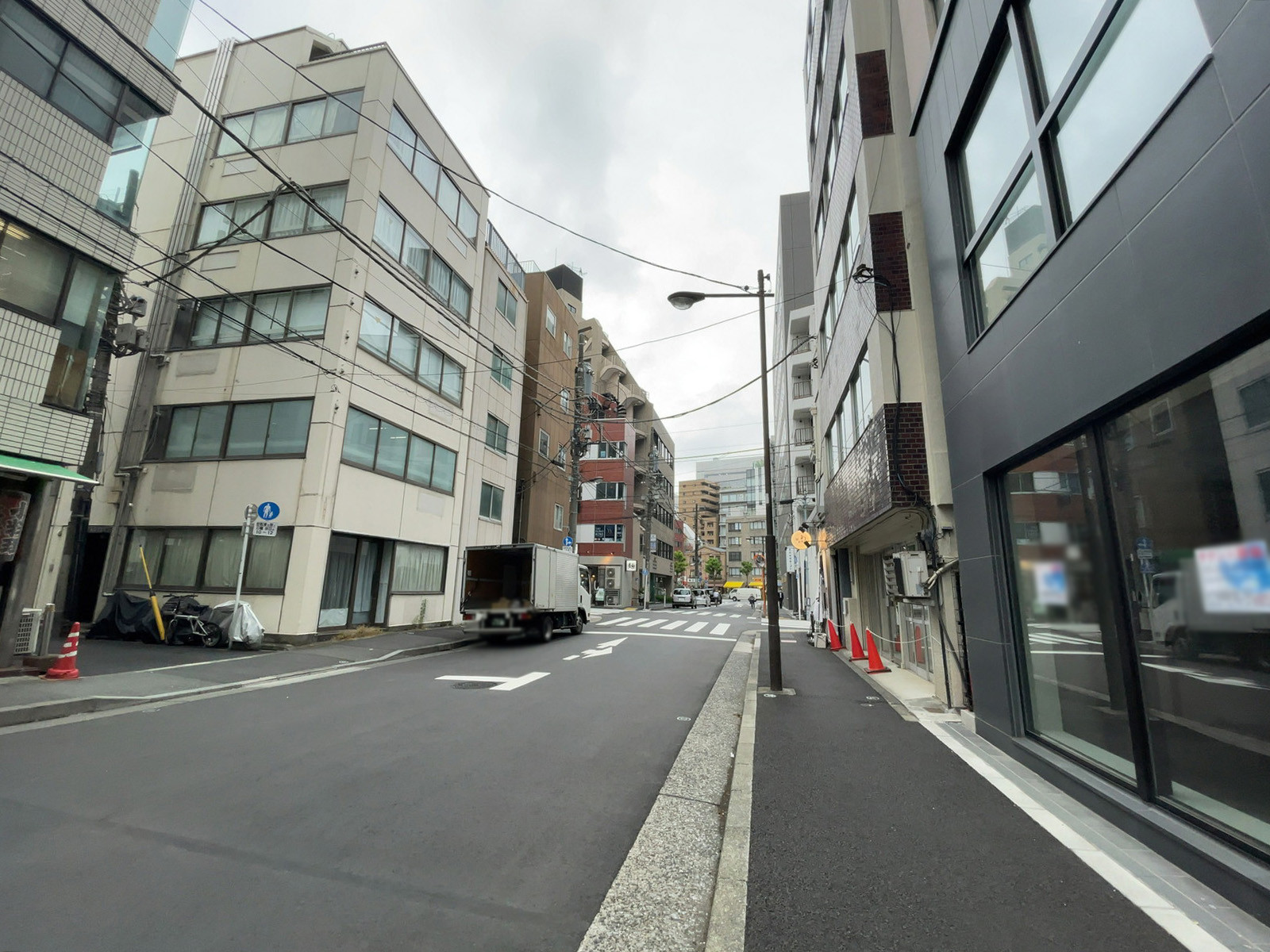 THE CITY 神田神保町前面の通り