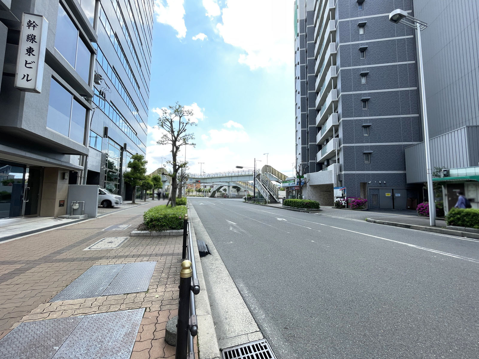新大阪幹線東ビル前面の通り