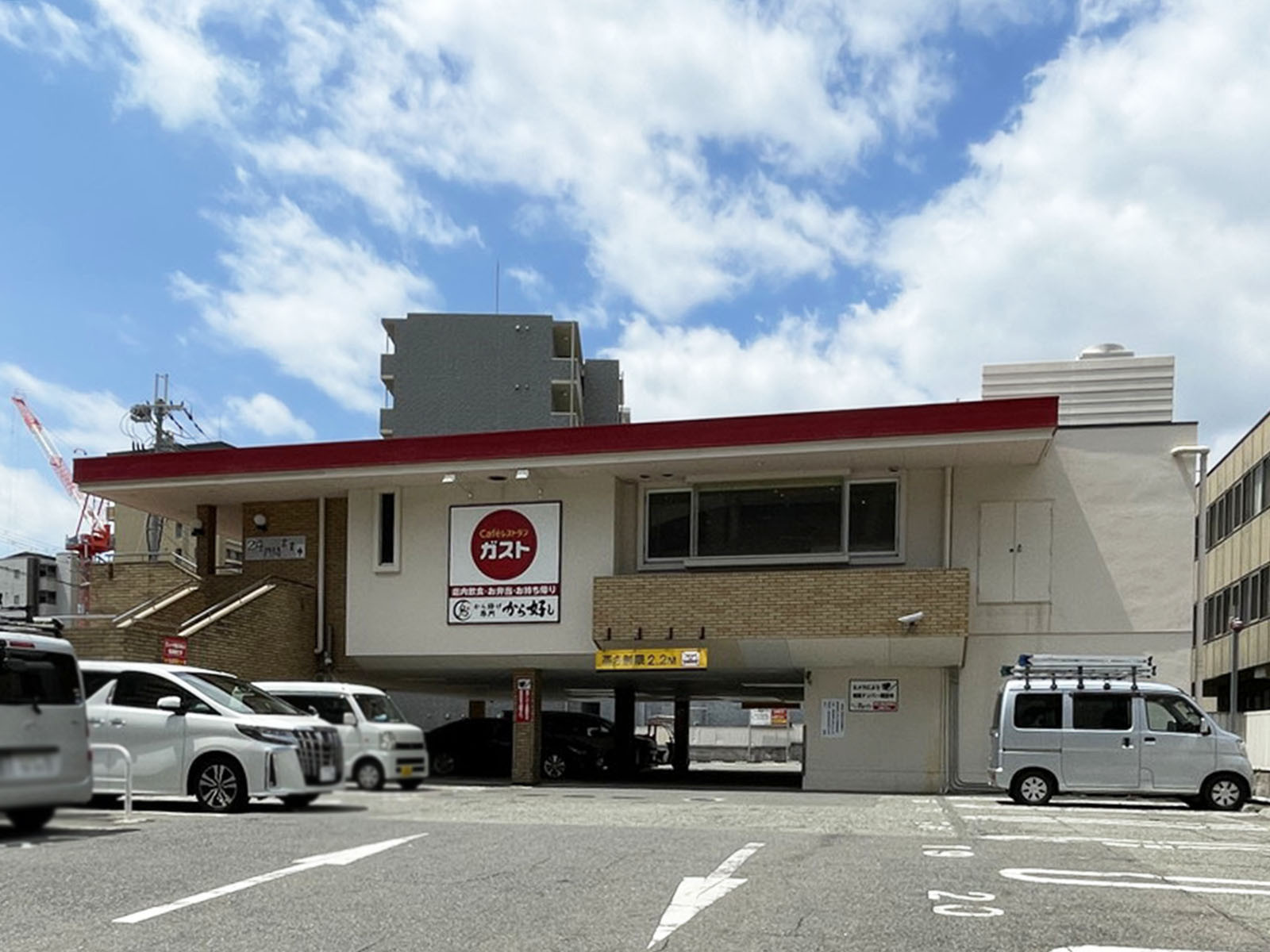徒歩2分のガスト 西中島店
