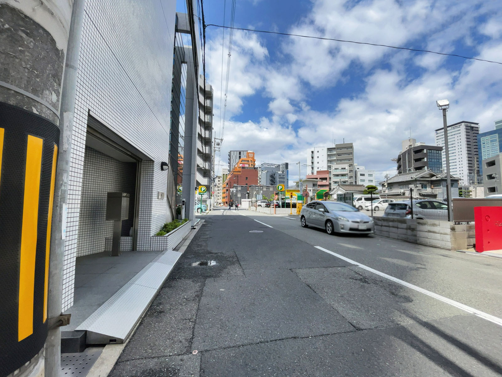 新大阪ビル西館前面の通り