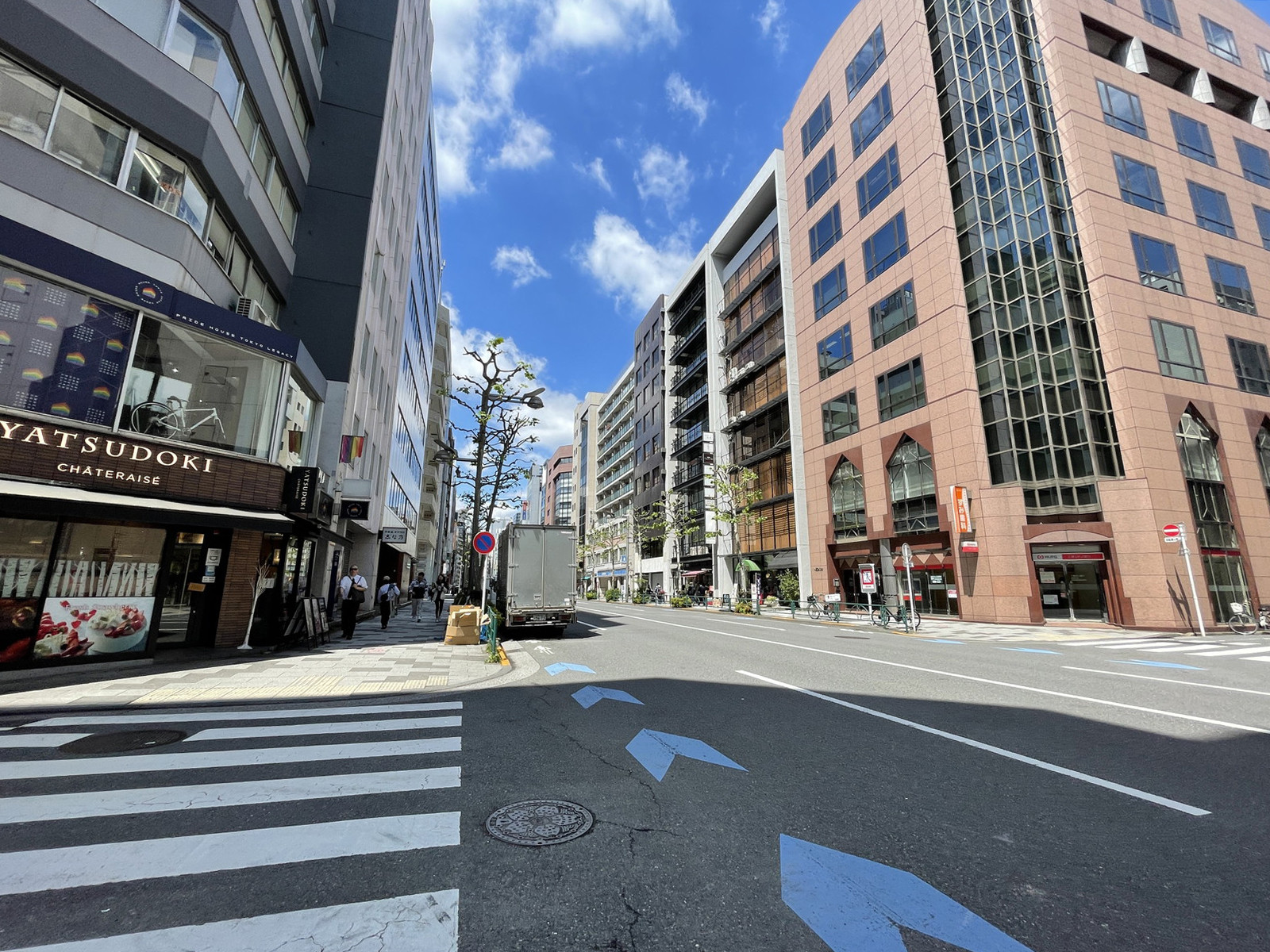 付近の新宿通り