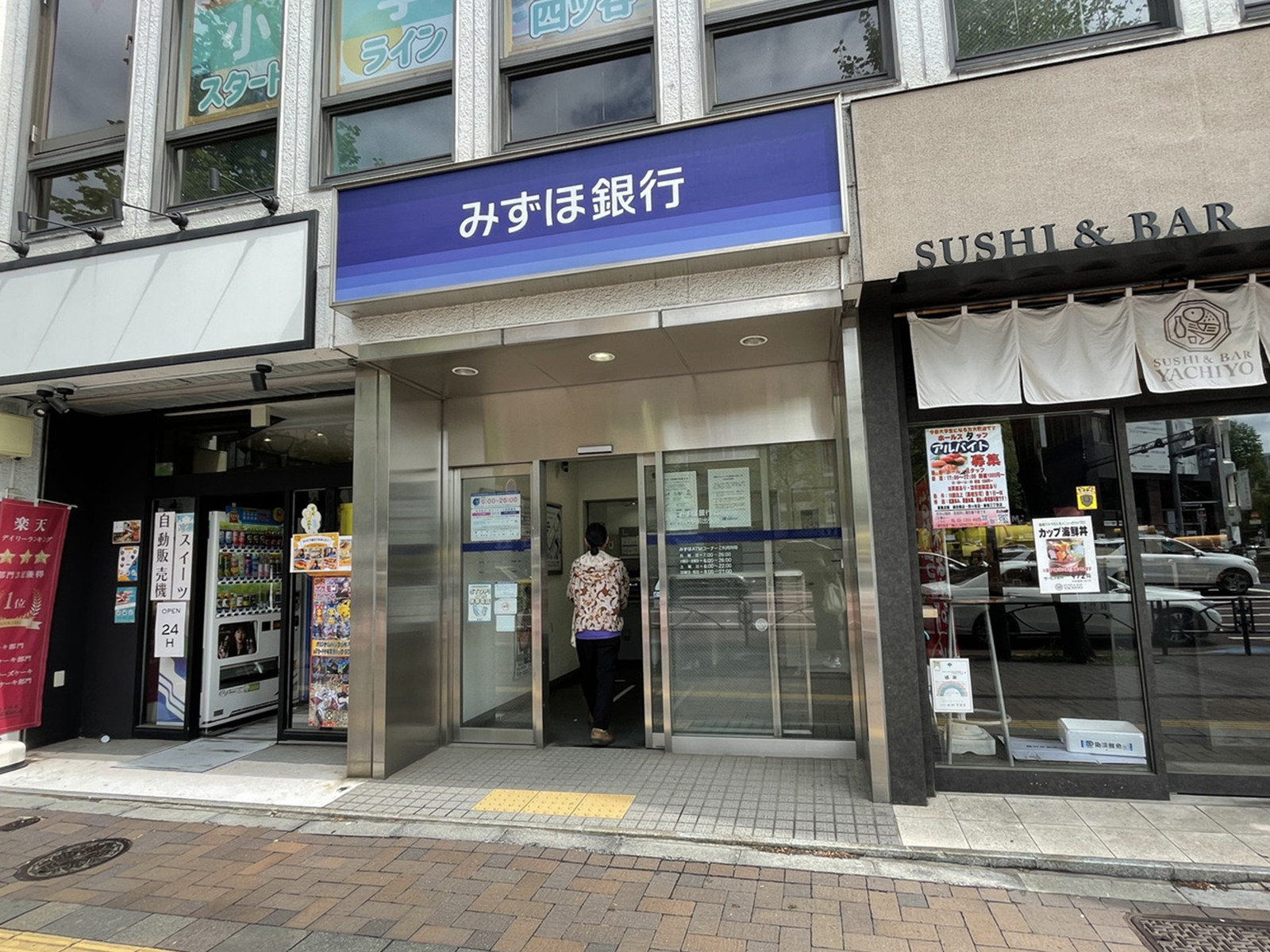 付近のみずほ銀行ATMコーナー