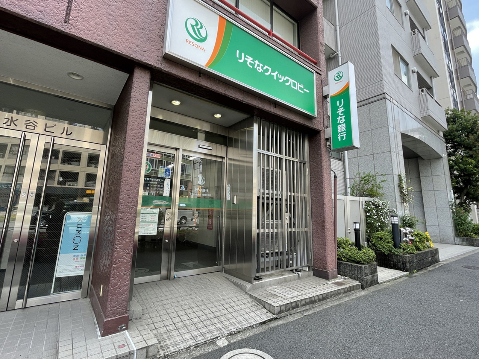 付近のりそな銀行ATMコーナー
