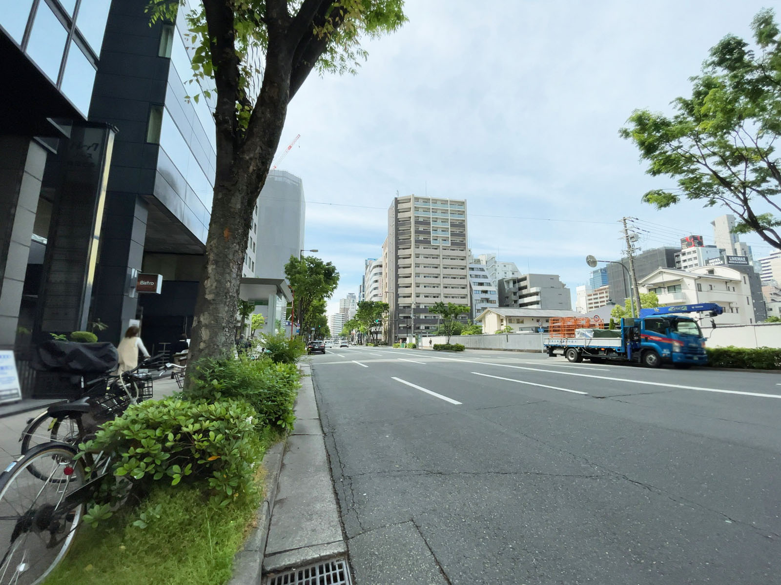 トレックノース梅田ビル前面の通り