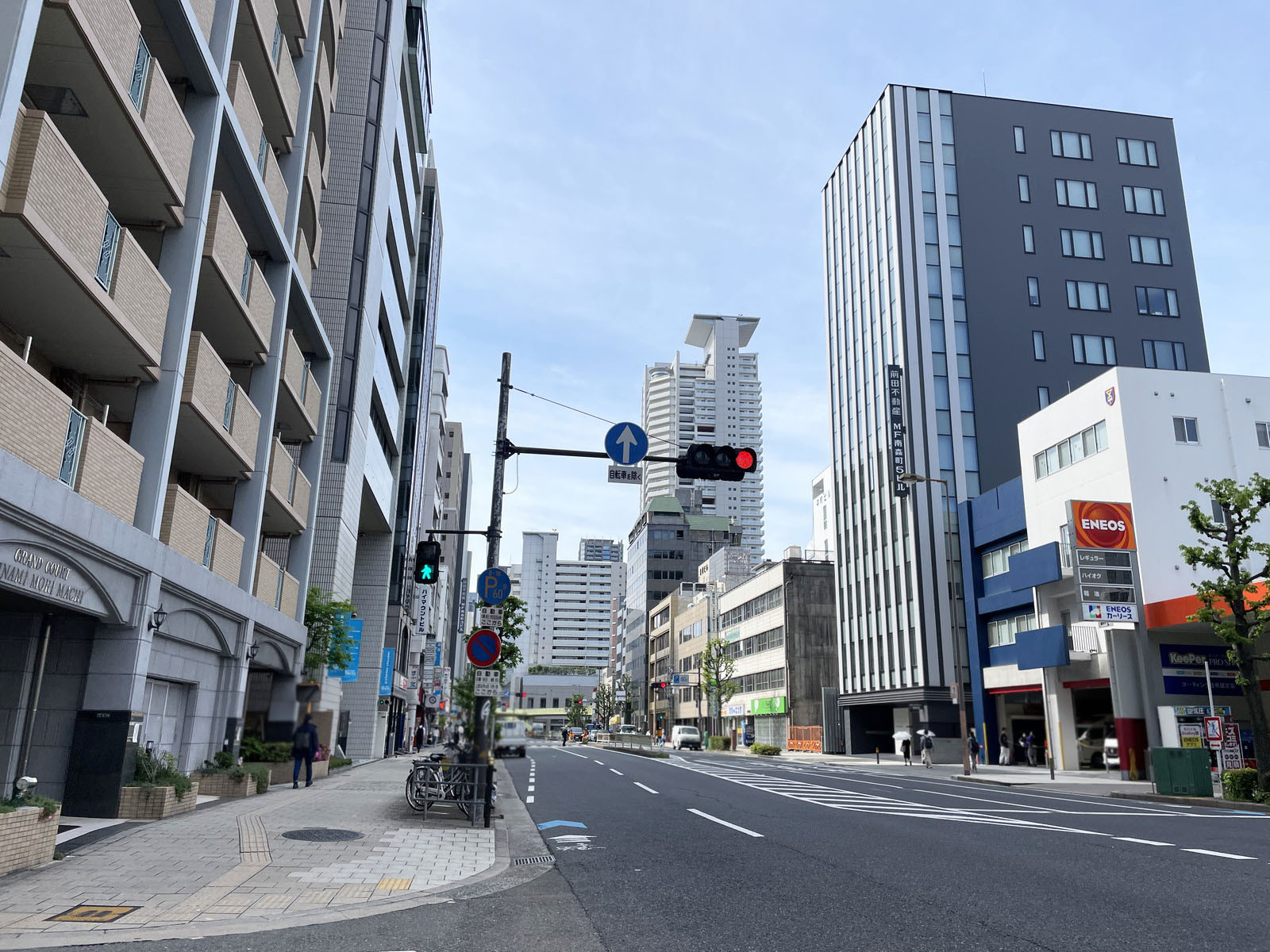 MF南森町ビル前面の通り