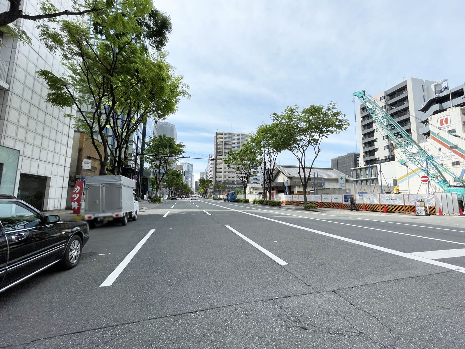 梅田パークビル前面の通り