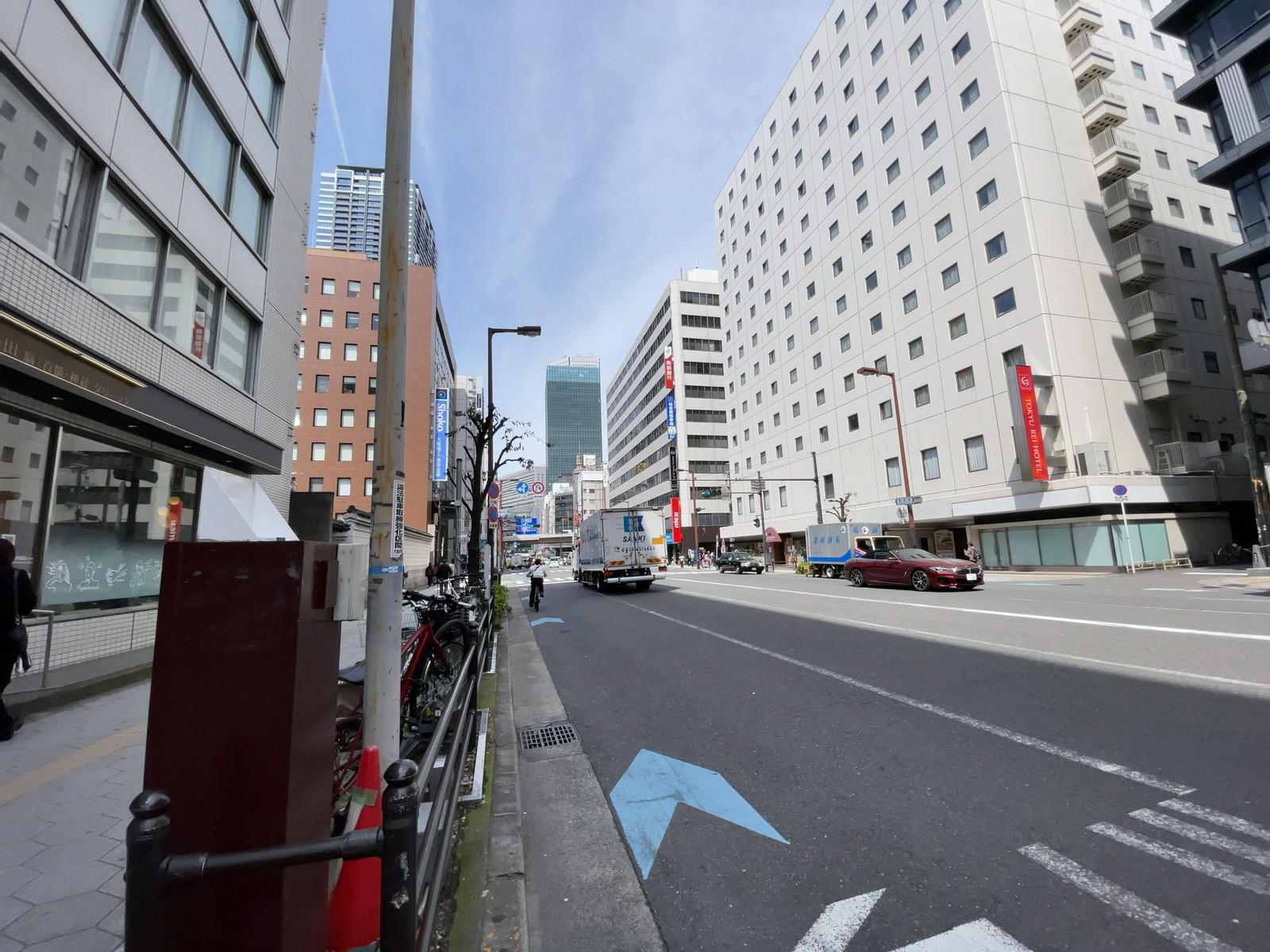 日本生命梅田第二ビル前面の通り