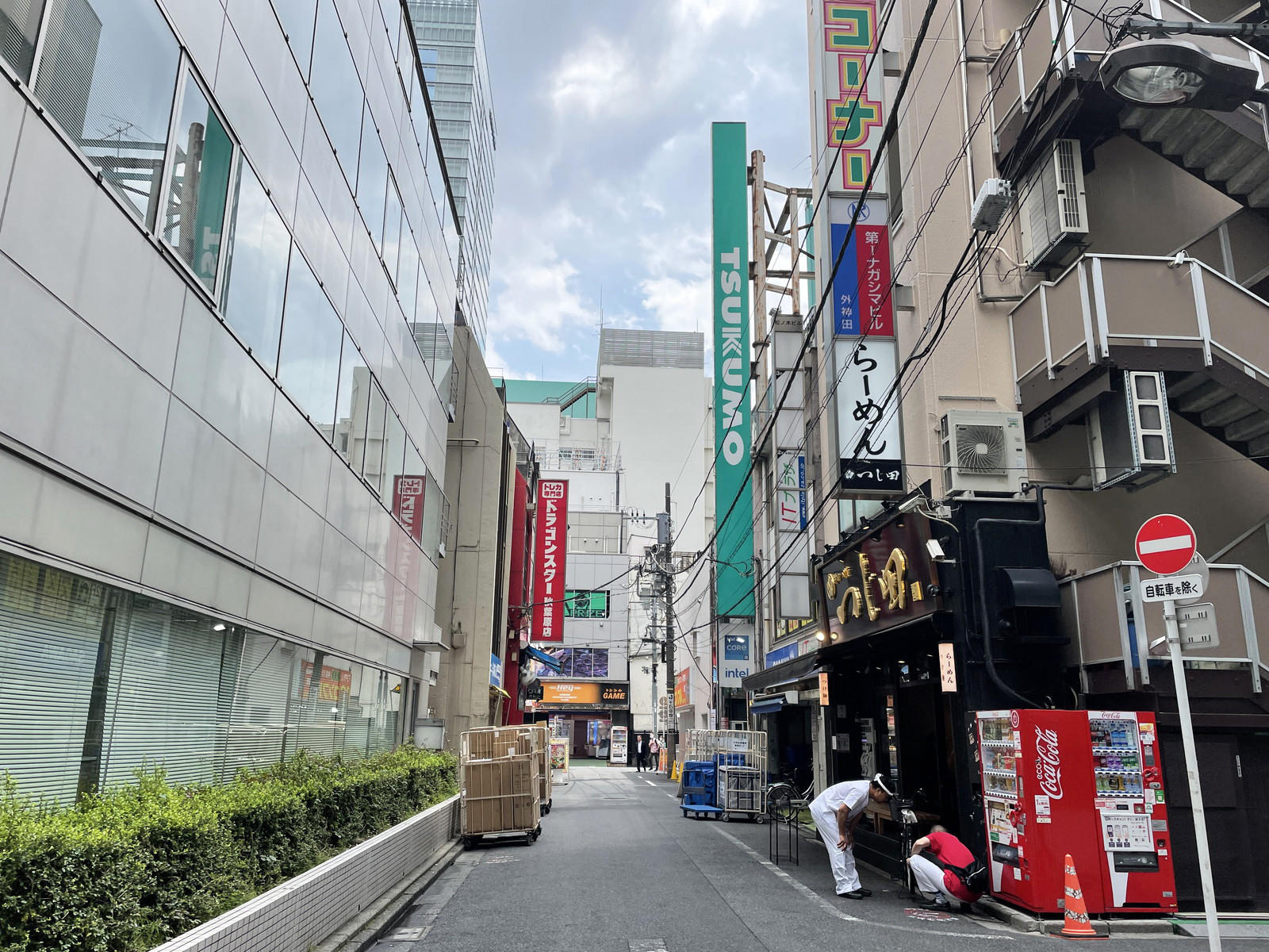 NREG秋葉原ビル前面の通り