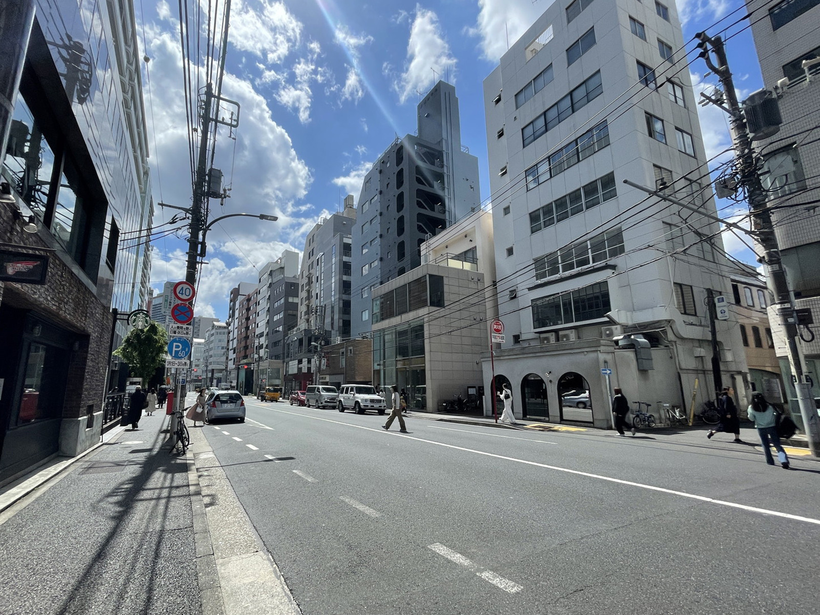 付近の骨董通り