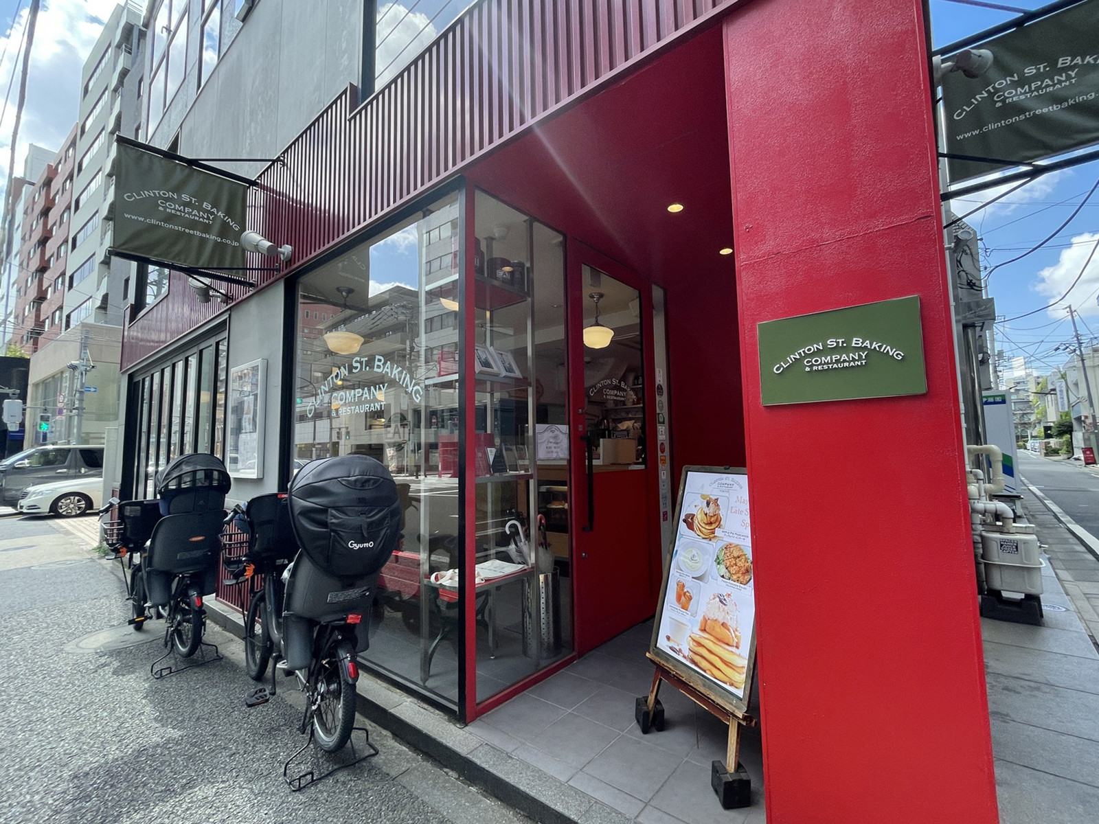 徒歩圏内には飲食店が点在