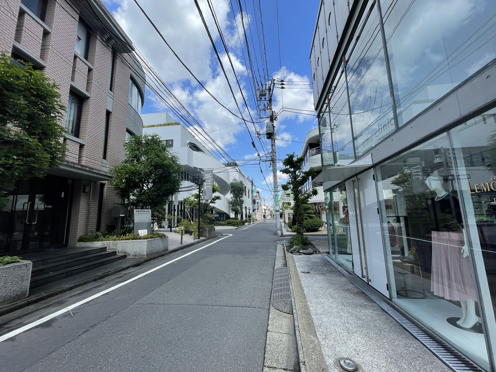 神宮前和田ビル前面の通り