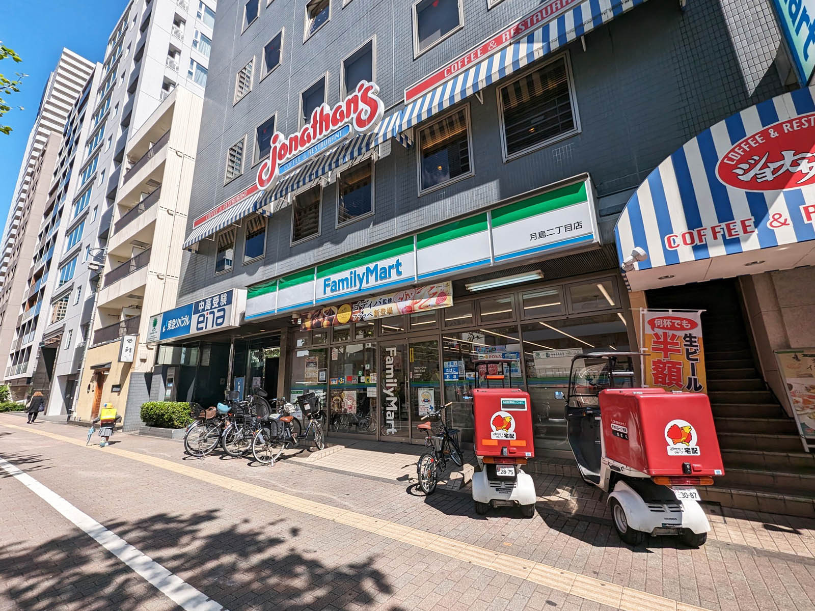 徒歩3分のファミリーマート月島二丁目店