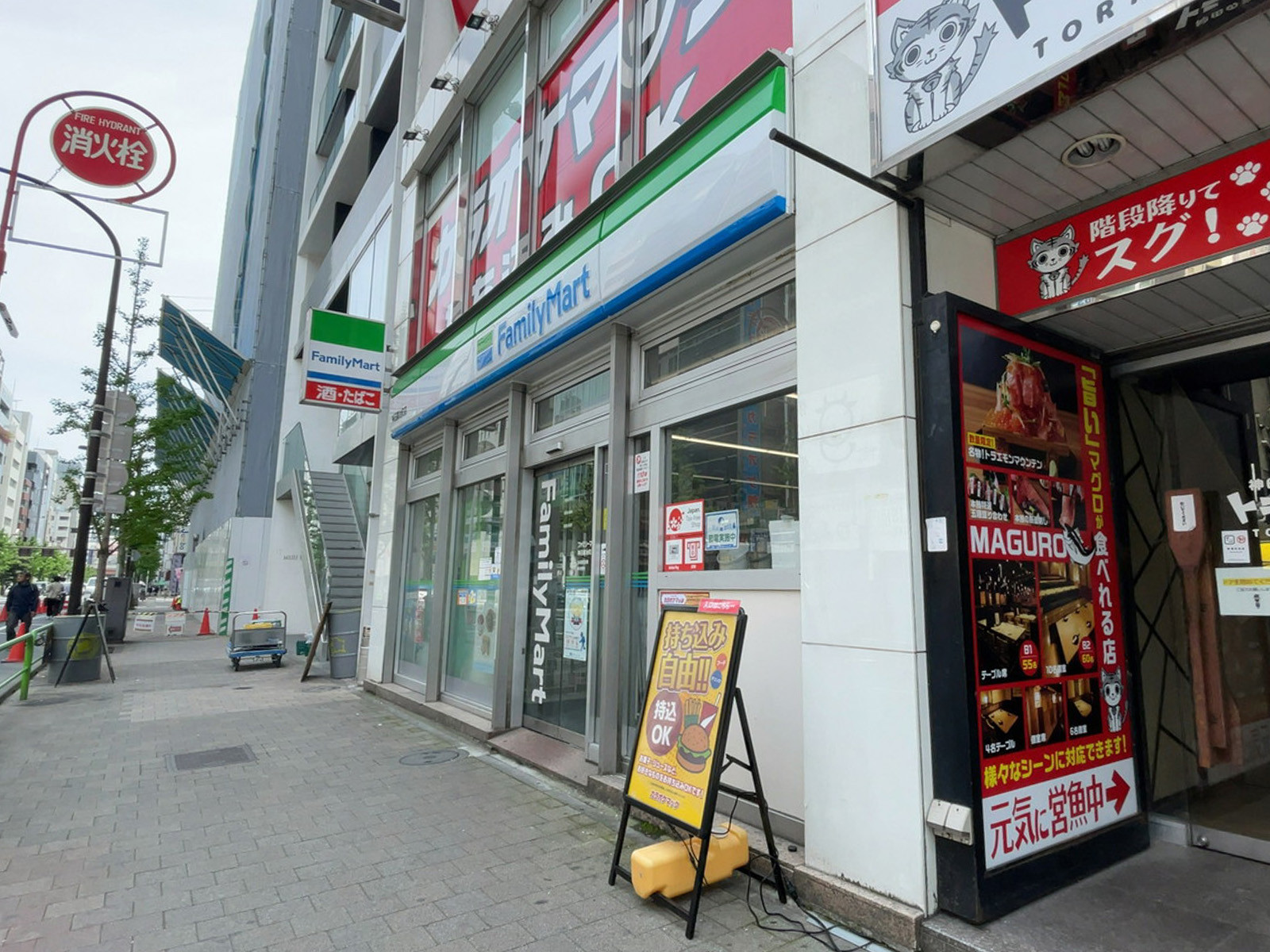徒歩2分のファミリーマート 神田鍛冶町店