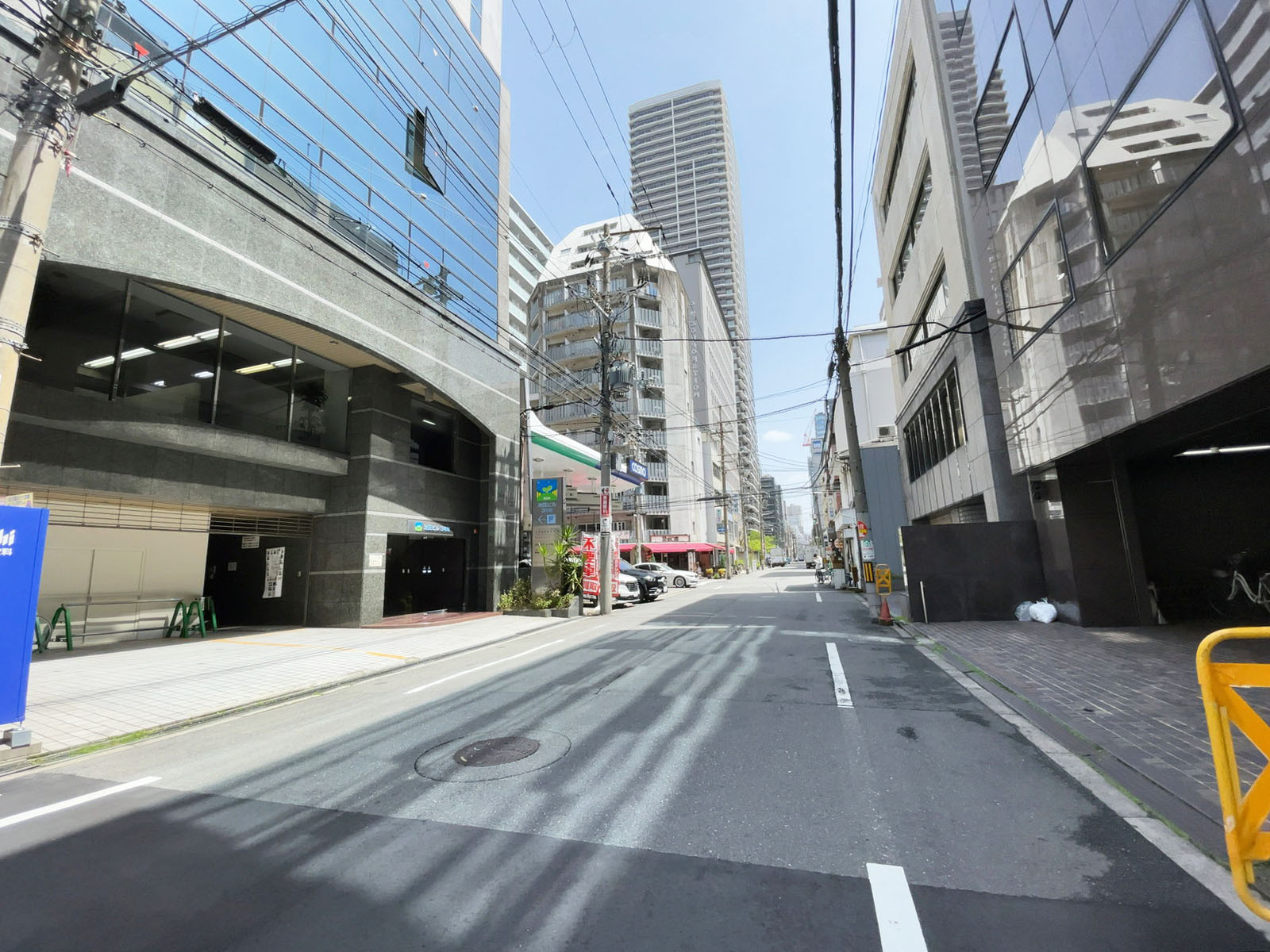 五味ビル前面の通り