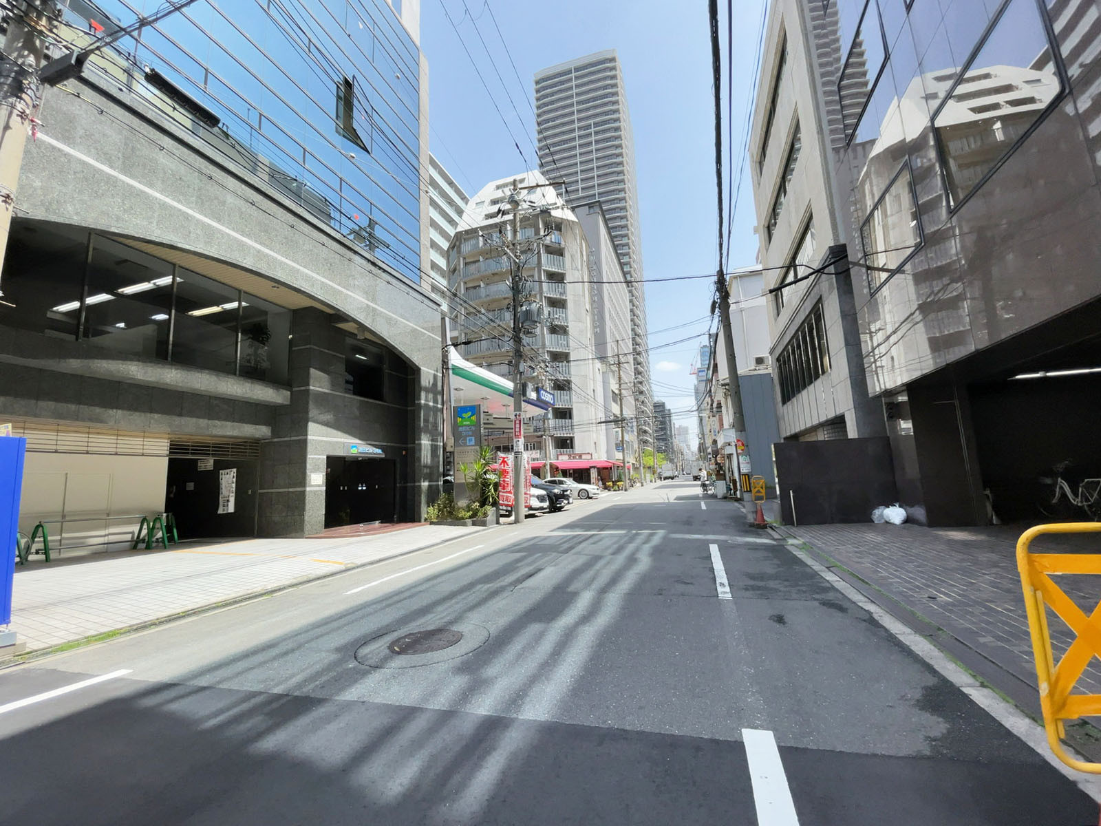池田ビル3号館前面の通り