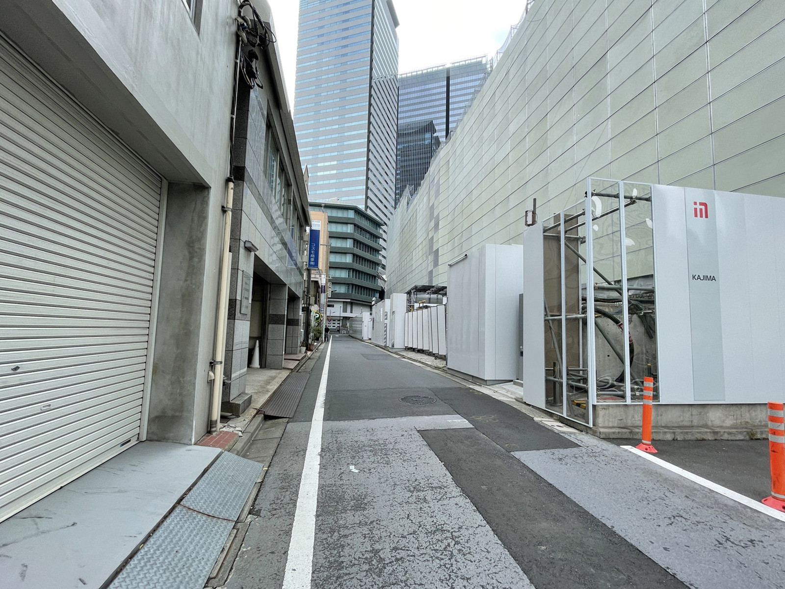 エマ赤坂ビル前面の通り