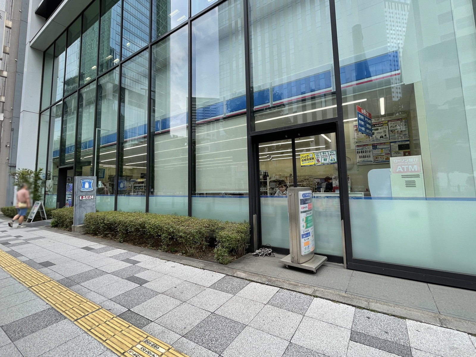 徒歩2分のローソンH溜池山王店