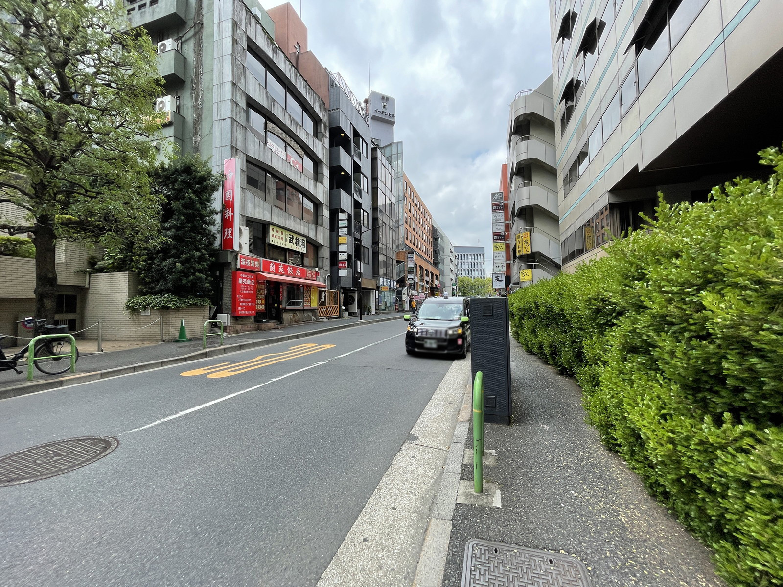 アープセンタービル前面の通り