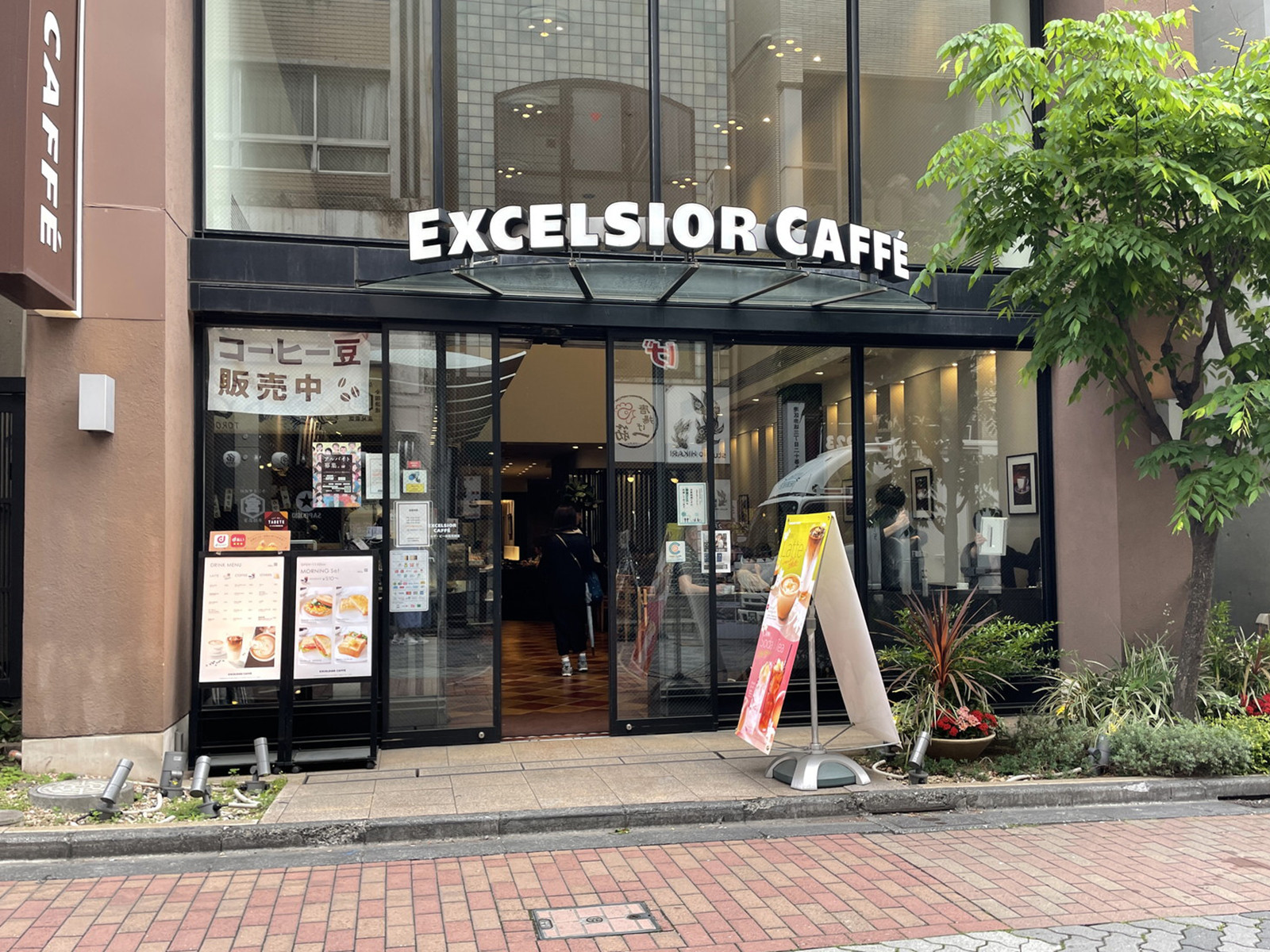 徒歩1分のエクセルシオールカフェTheB赤坂見附店