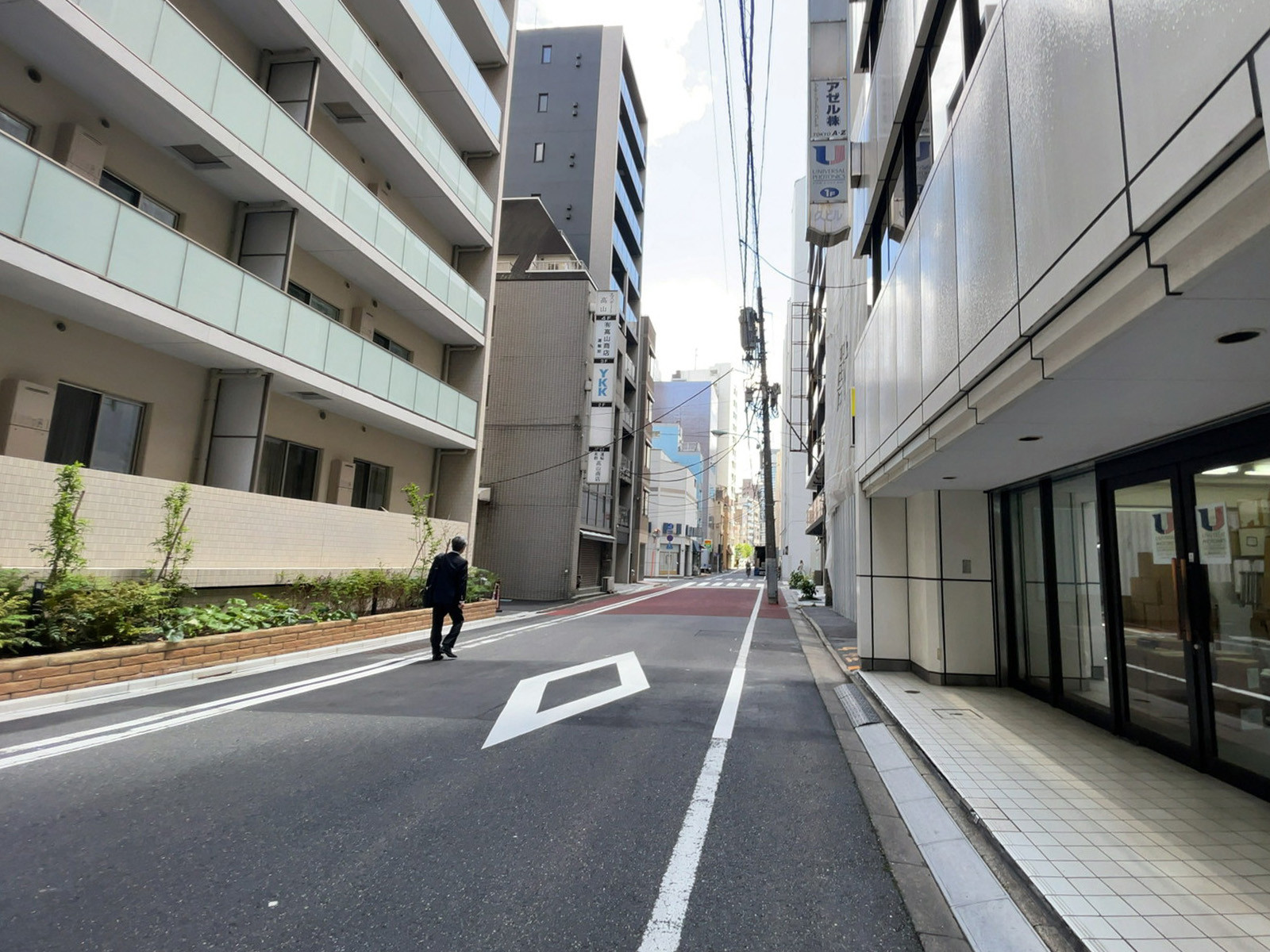 久ビル前面の通り