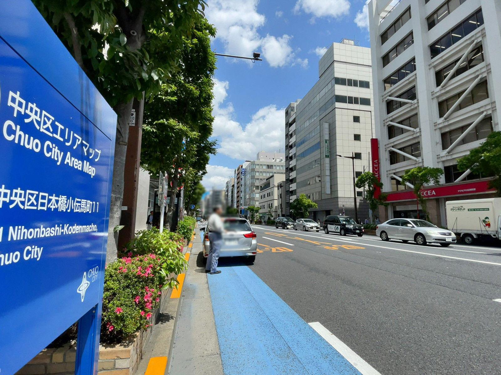 住友生命日本橋小伝馬町ビル前面の通り