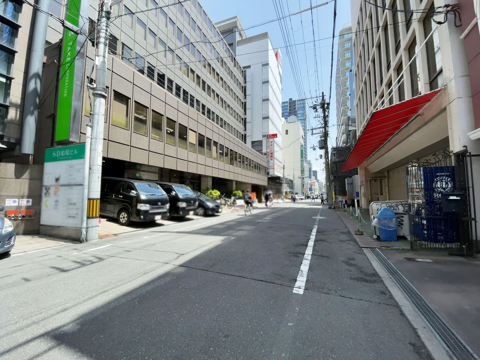 船場西川ビル前面の通り